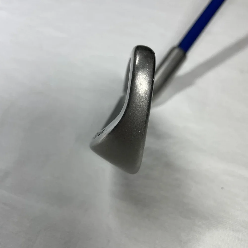 Ping Moxie RH Junior 7-Iron, Y-Flex Ping Moxie graphite shaft,‎ Ping grip.
